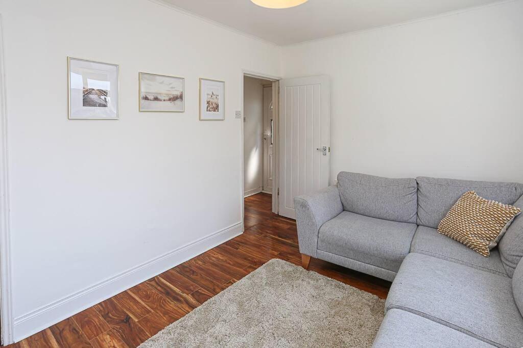 2 Bedroom House In Belfast With Garden Exterior foto