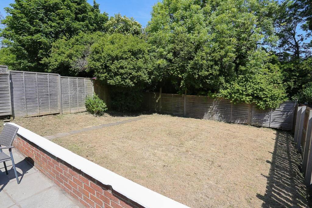 2 Bedroom House In Belfast With Garden Exterior foto