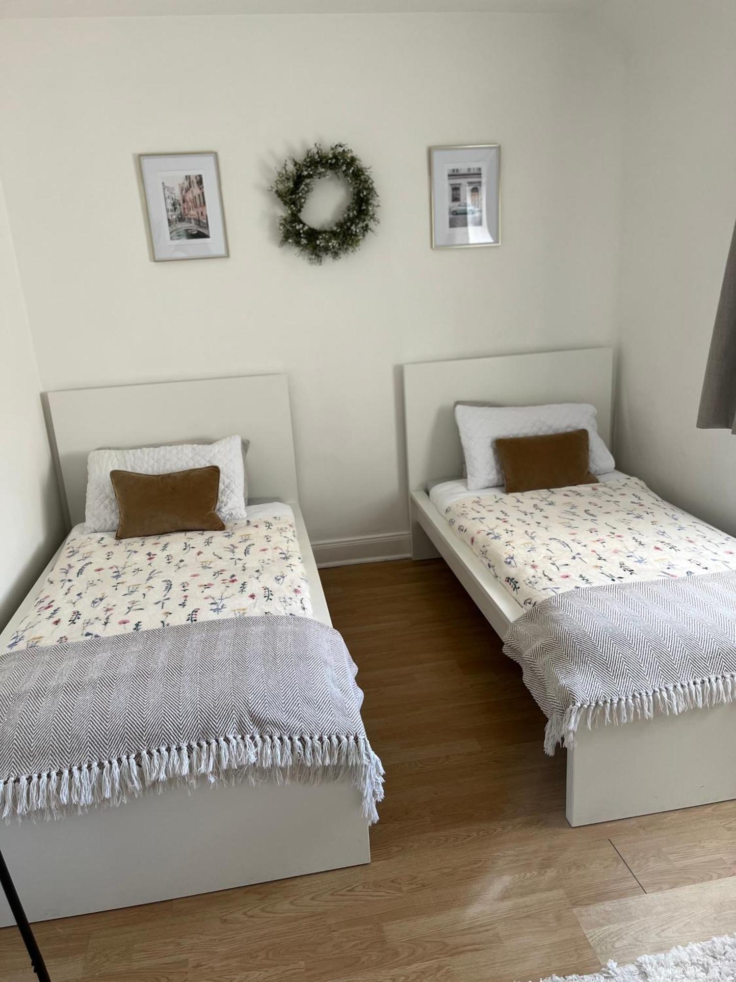 2 Bedroom House In Belfast With Garden Exterior foto
