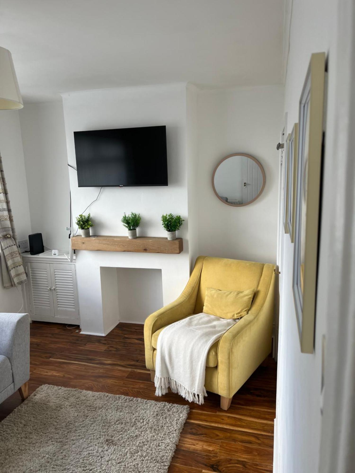 2 Bedroom House In Belfast With Garden Exterior foto